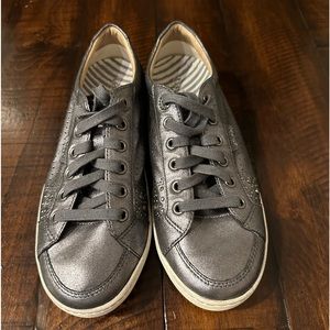 Taos Sneakers Size 7 - Pewter